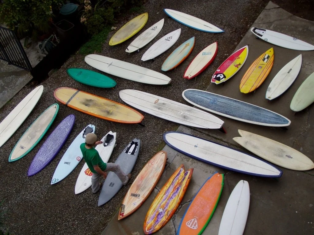 מגוון גלשני גלים - בחירת גלשן מתאים לרמה ולתנאי הים